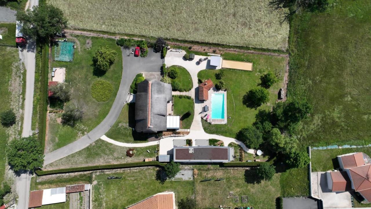 Boisset-lès-Montrond La Cle Des Chaumes B&B 외부 사진