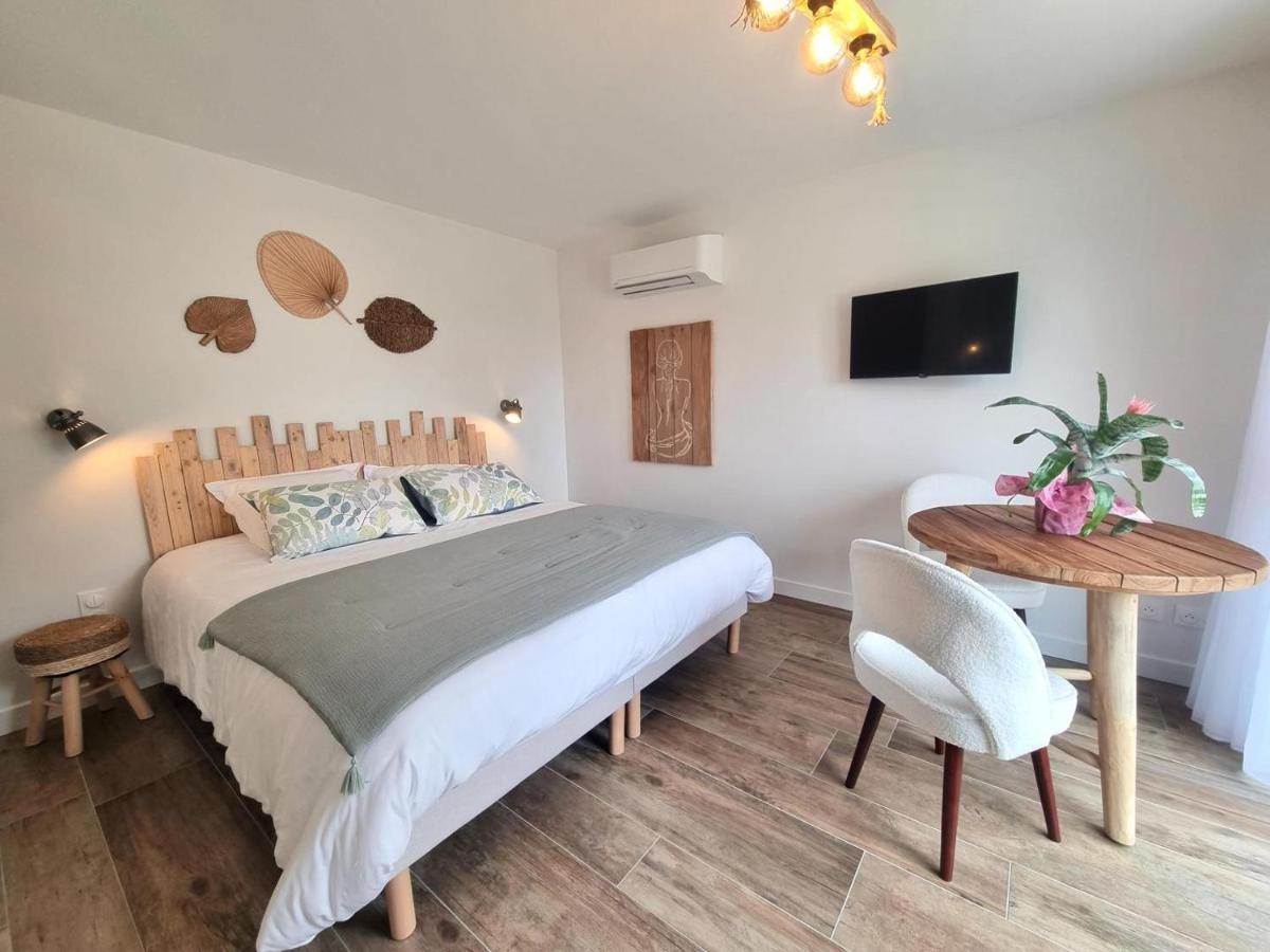 Boisset-lès-Montrond La Cle Des Chaumes B&B 외부 사진