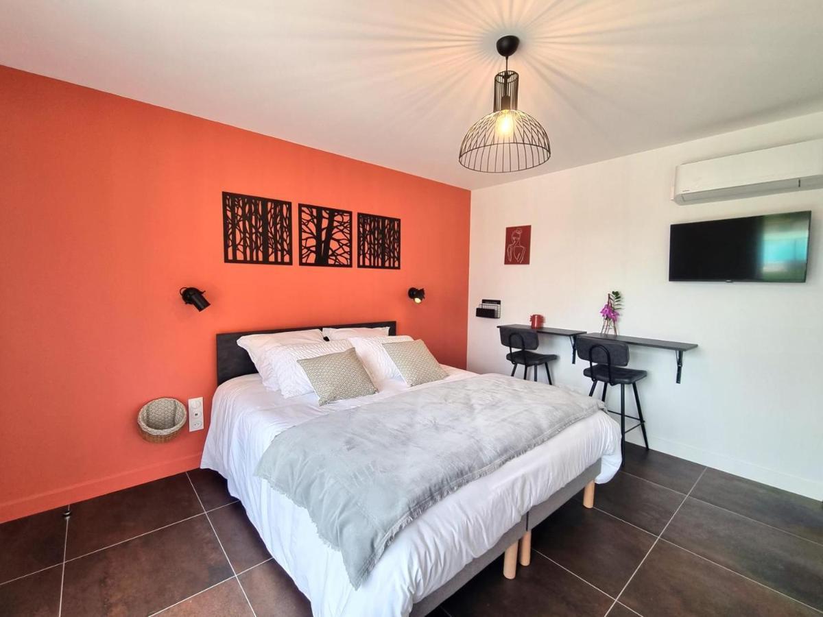 Boisset-lès-Montrond La Cle Des Chaumes B&B 외부 사진